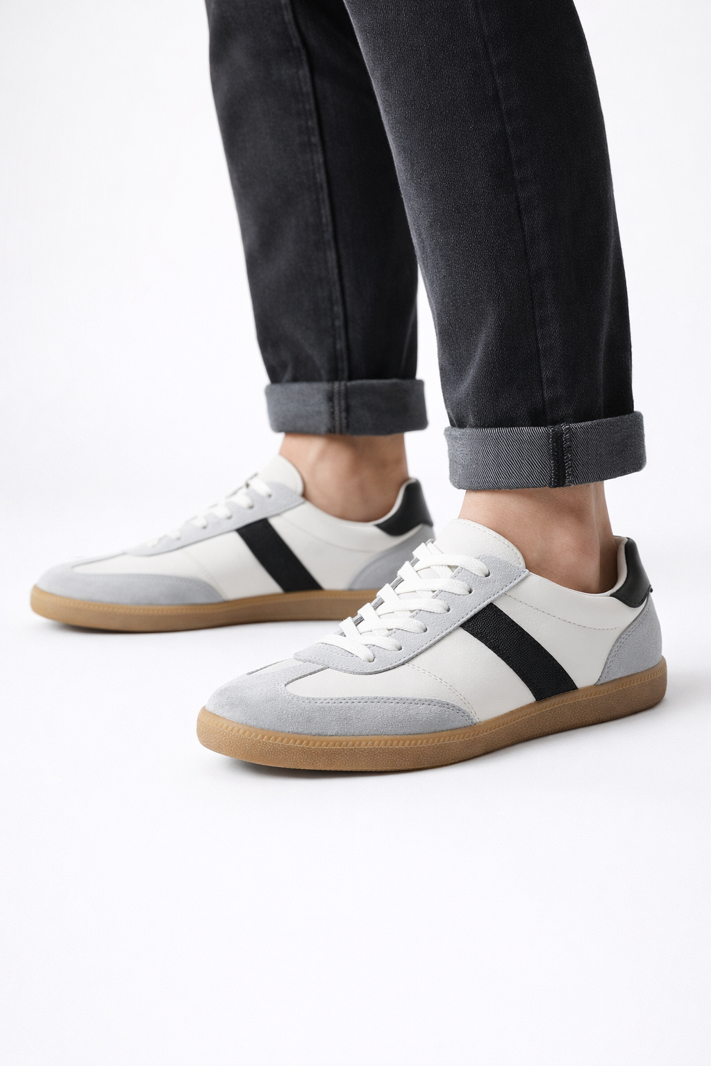 Contrast Stripe Retro Training Sneakers