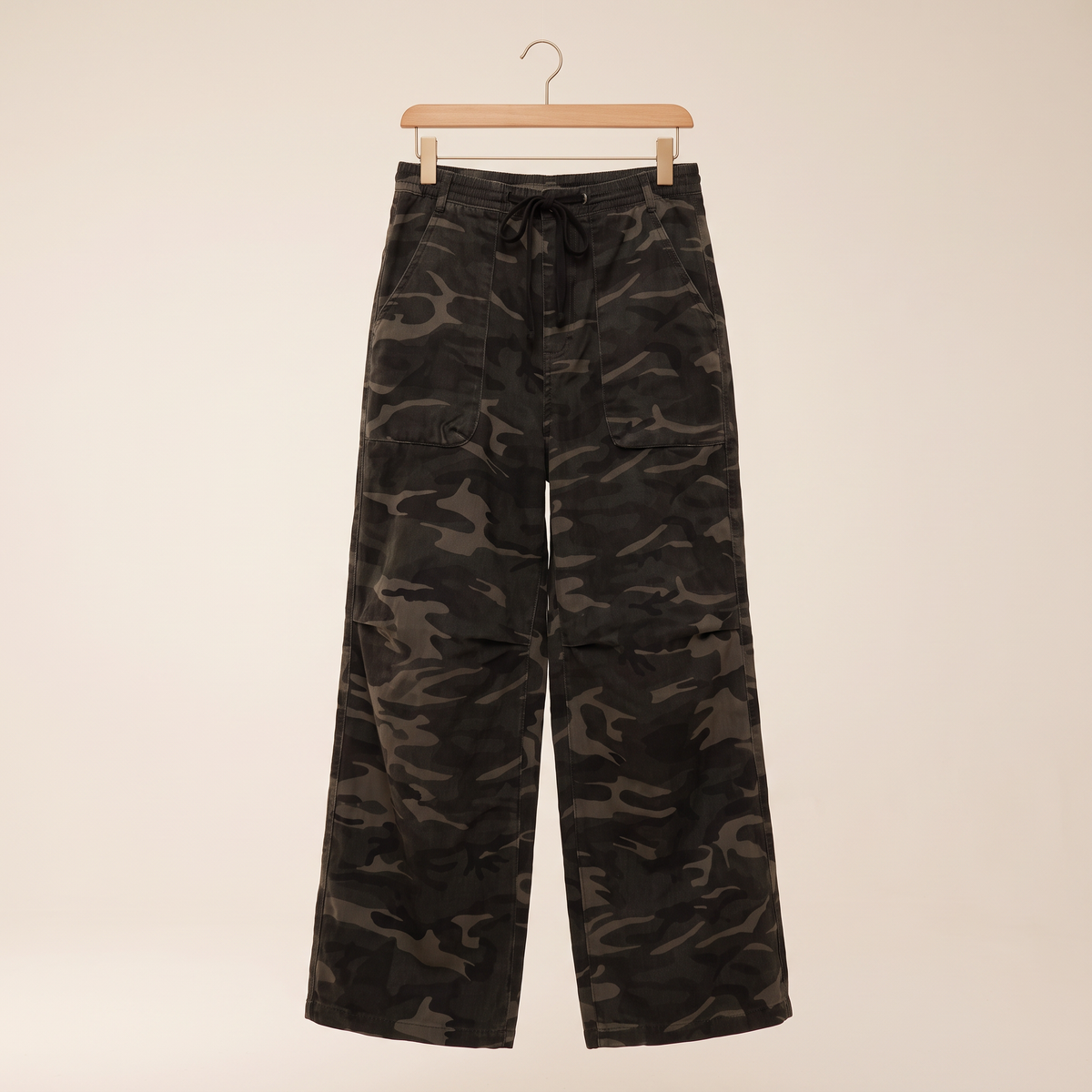 Korrina camouflagejeans met wijde pijpen