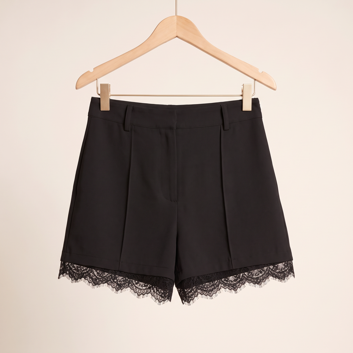 Cevina short met kanten zoom