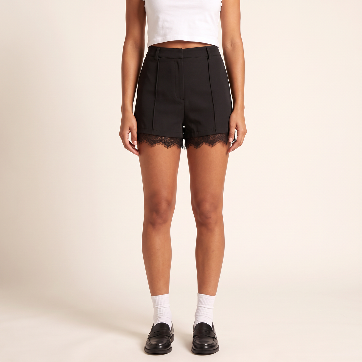 Cevina short met kanten zoom