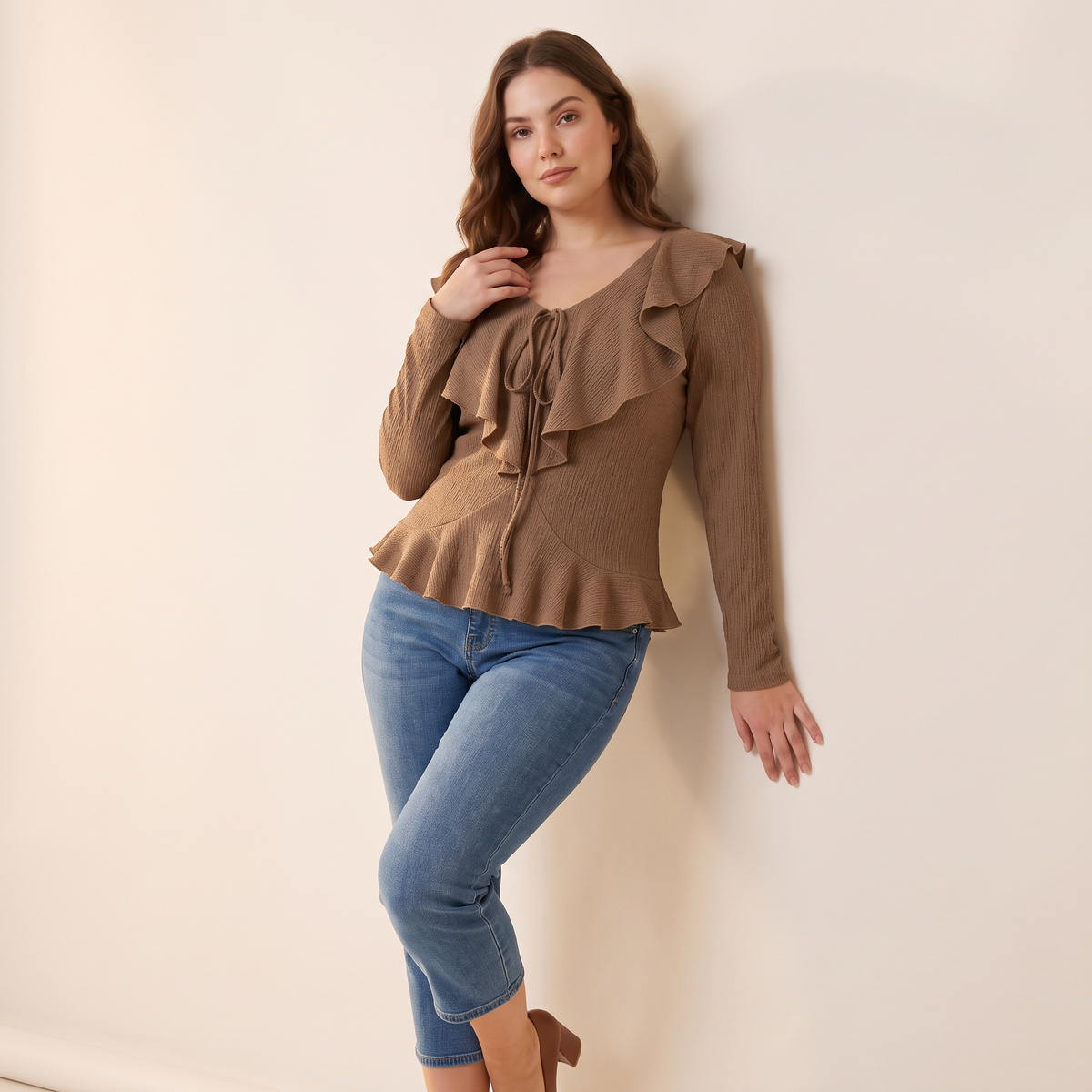 Corvessa Koffiebruine Top met Ruches en Strikdetail