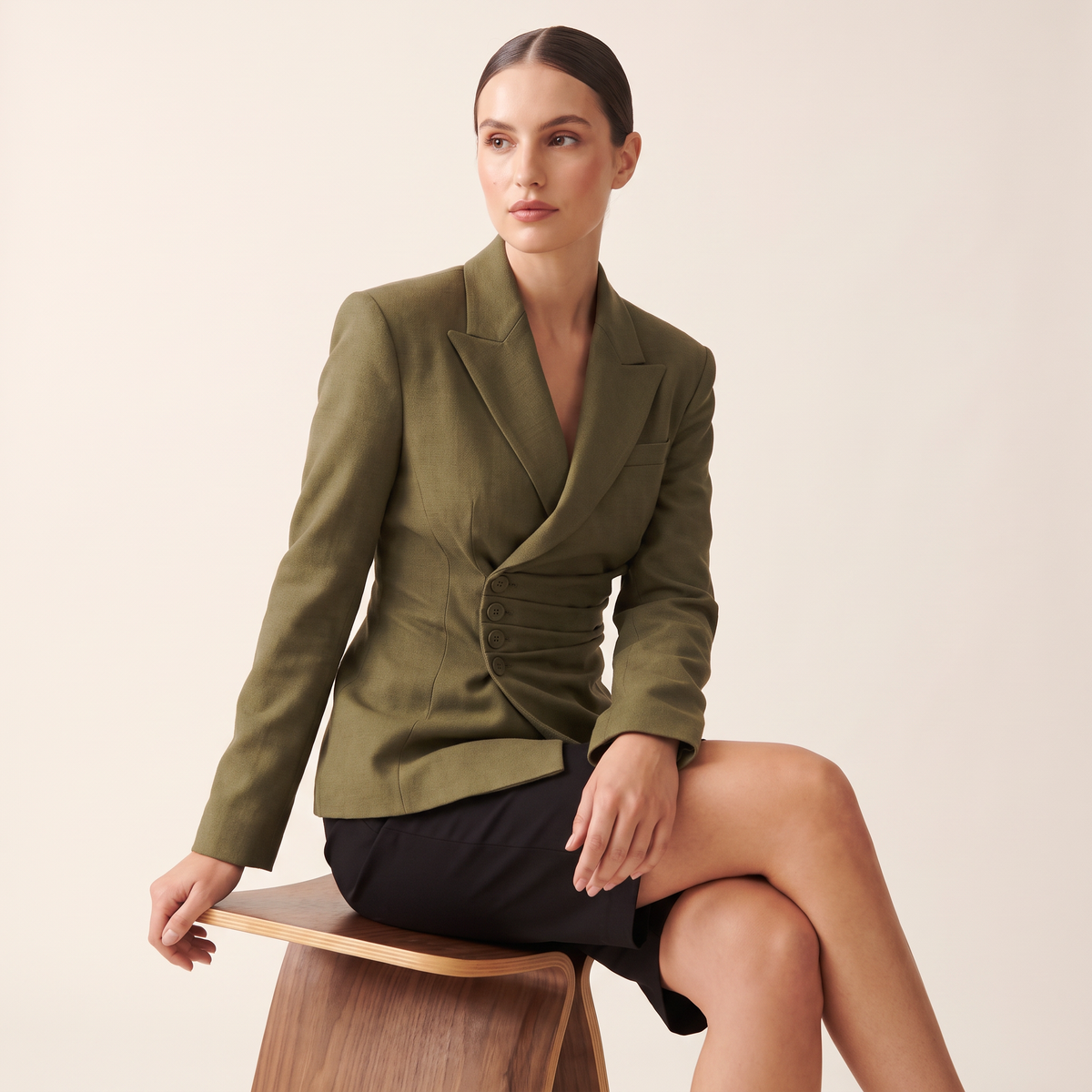 Elaria asymmetrische blazer met overslagsluiting