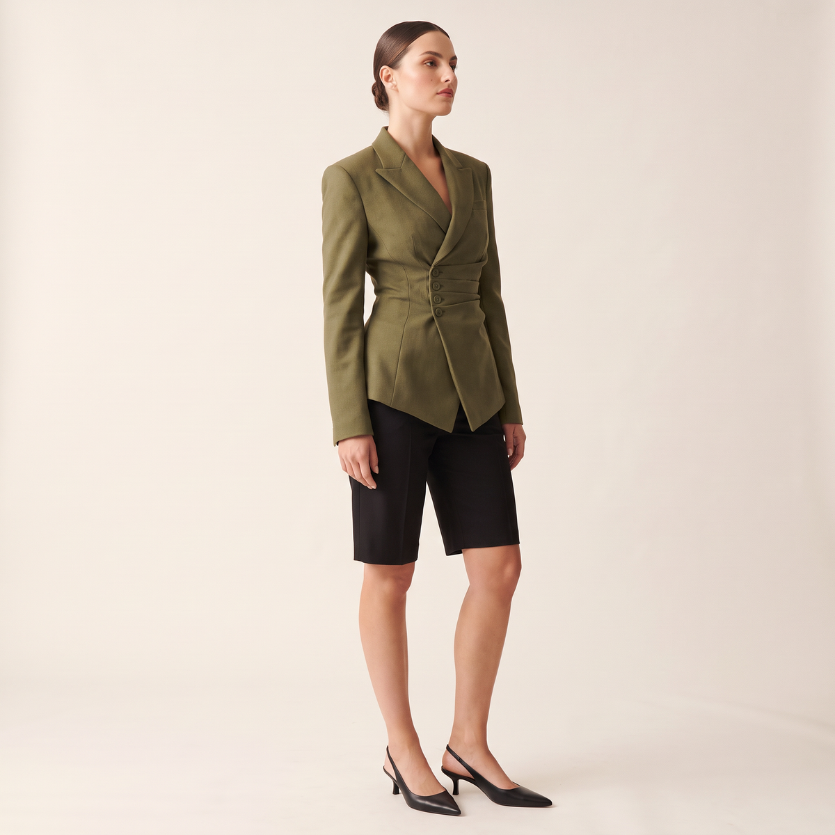 Elaria asymmetrische blazer met overslagsluiting