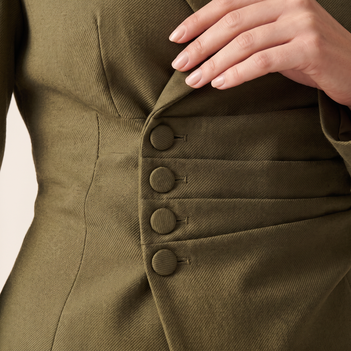 Elaria asymmetrische blazer met overslagsluiting