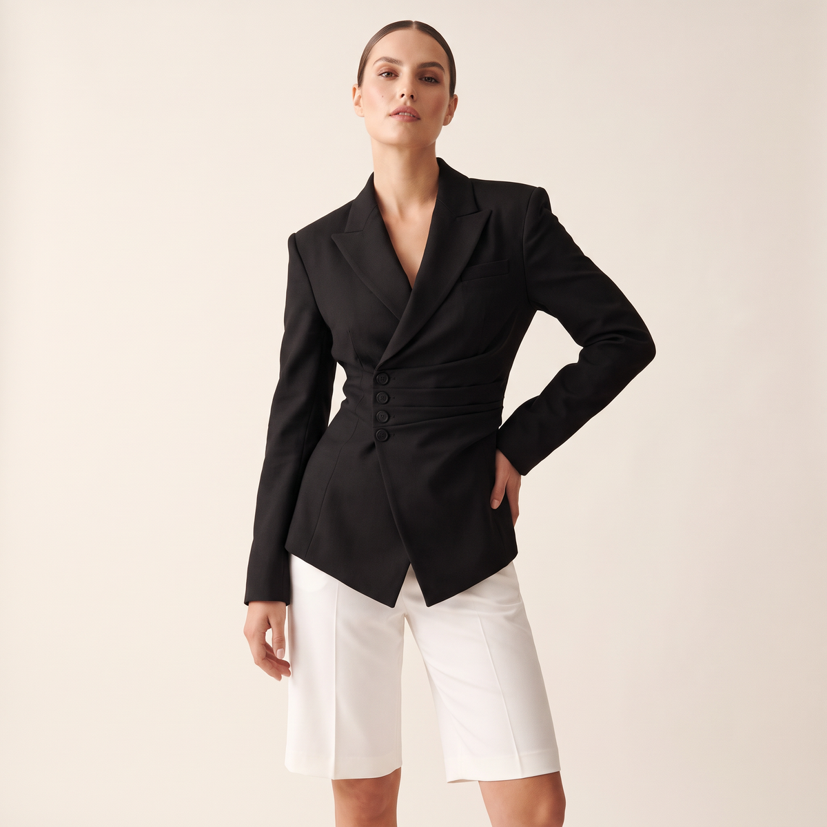 Elaria asymmetrische blazer met overslagsluiting
