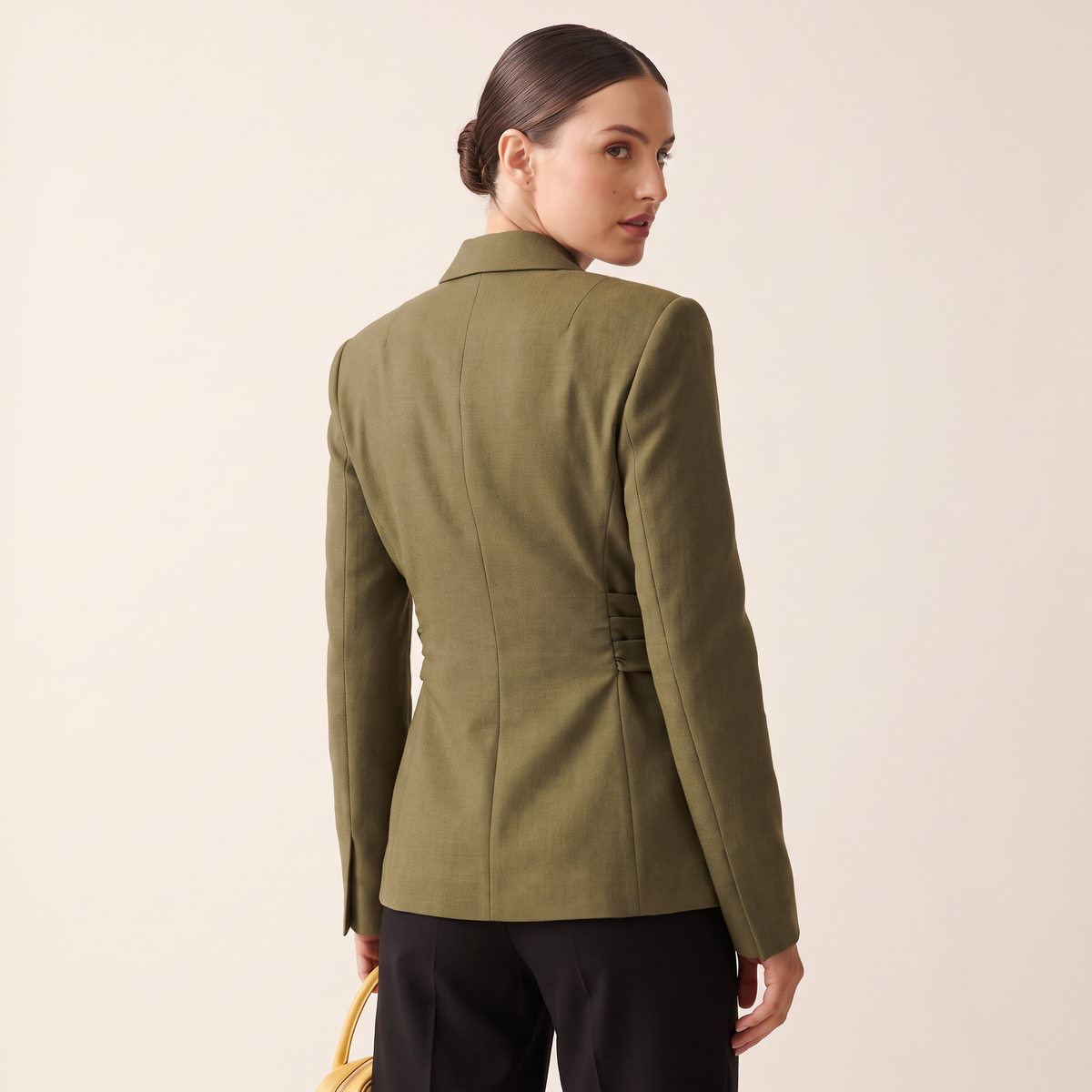 Elaria asymmetrische blazer met overslagsluiting