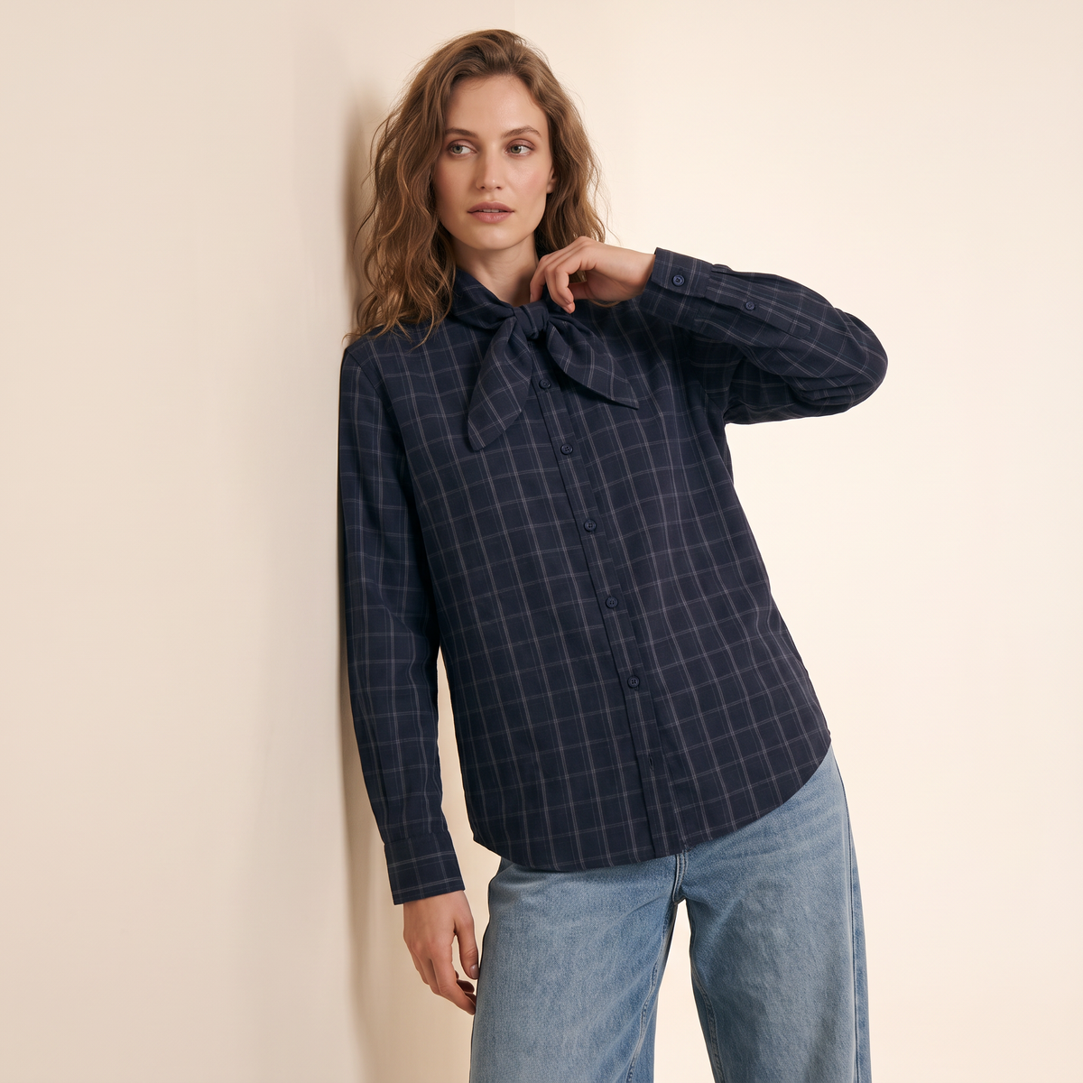 Ismera geruite blouse met strikhals