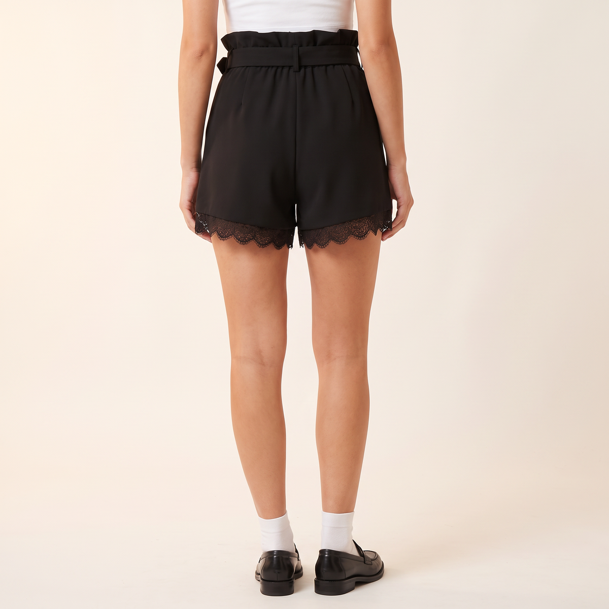 Jessara paperbagshorts met kanten zoom