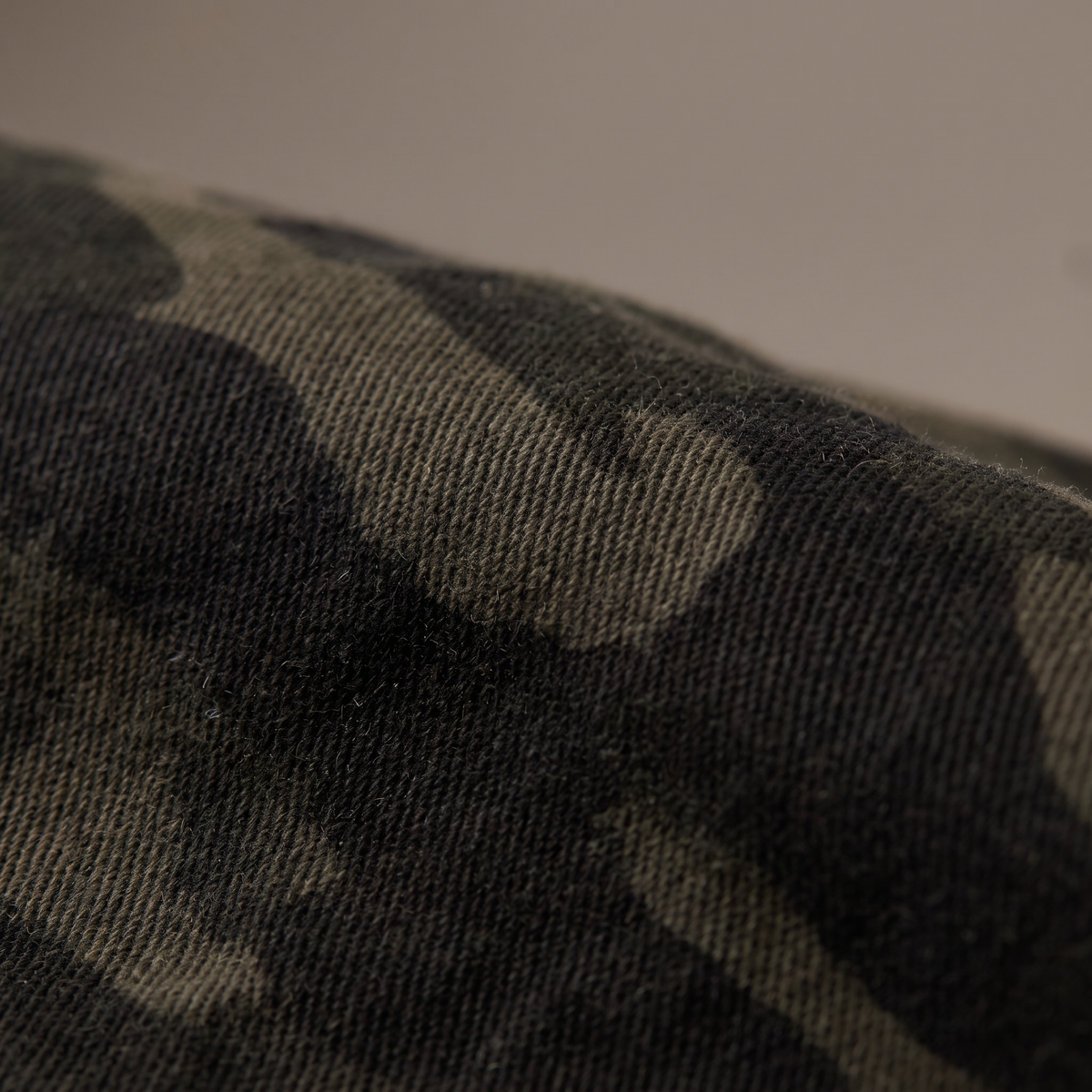 Korrina camouflagejeans met wijde pijpen