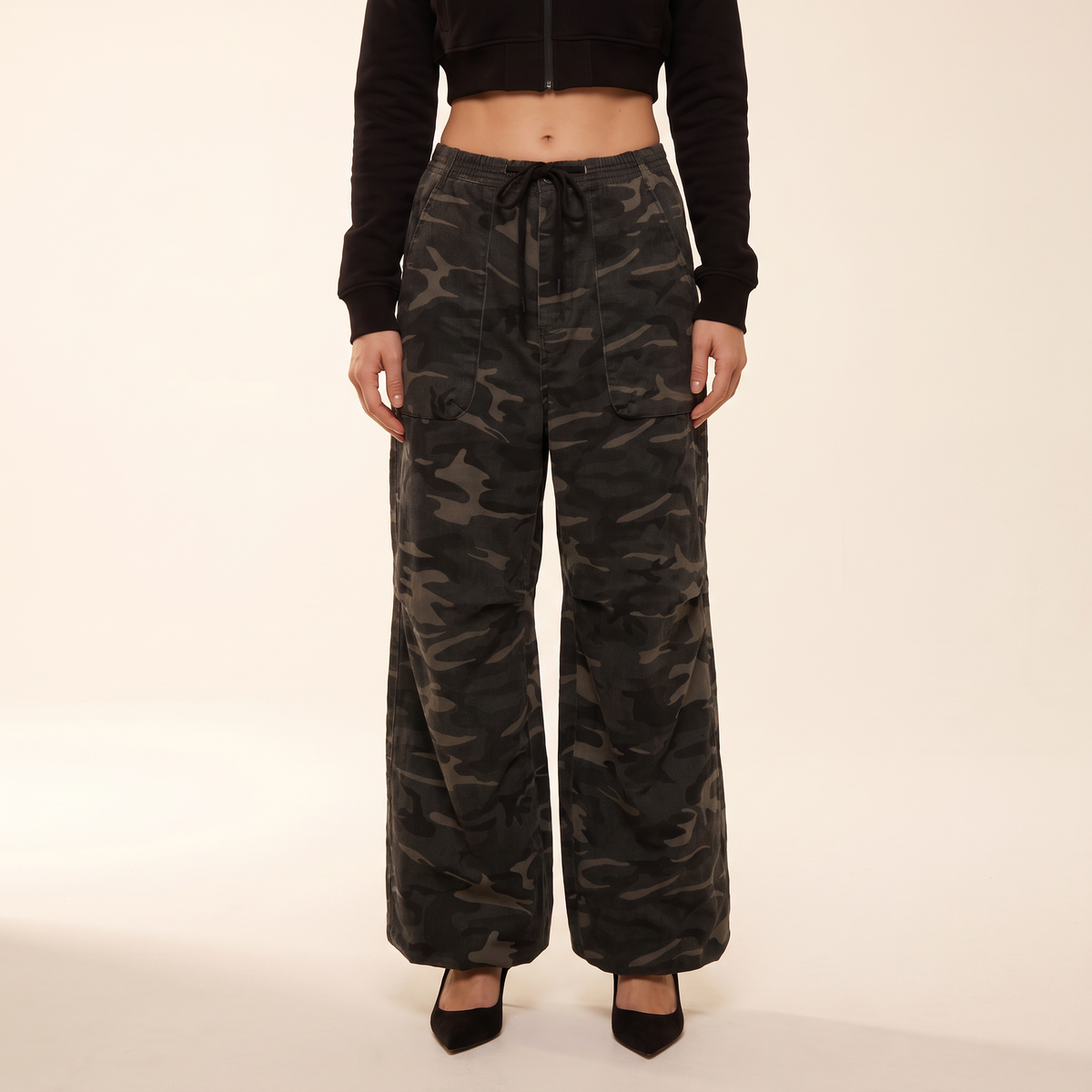 Korrina camouflagejeans met wijde pijpen