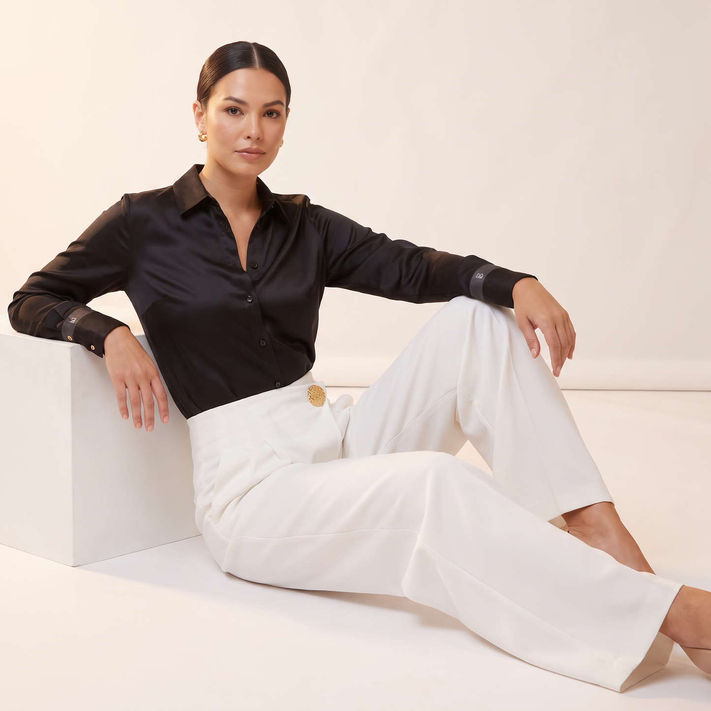 Odette broek met medaillondetail