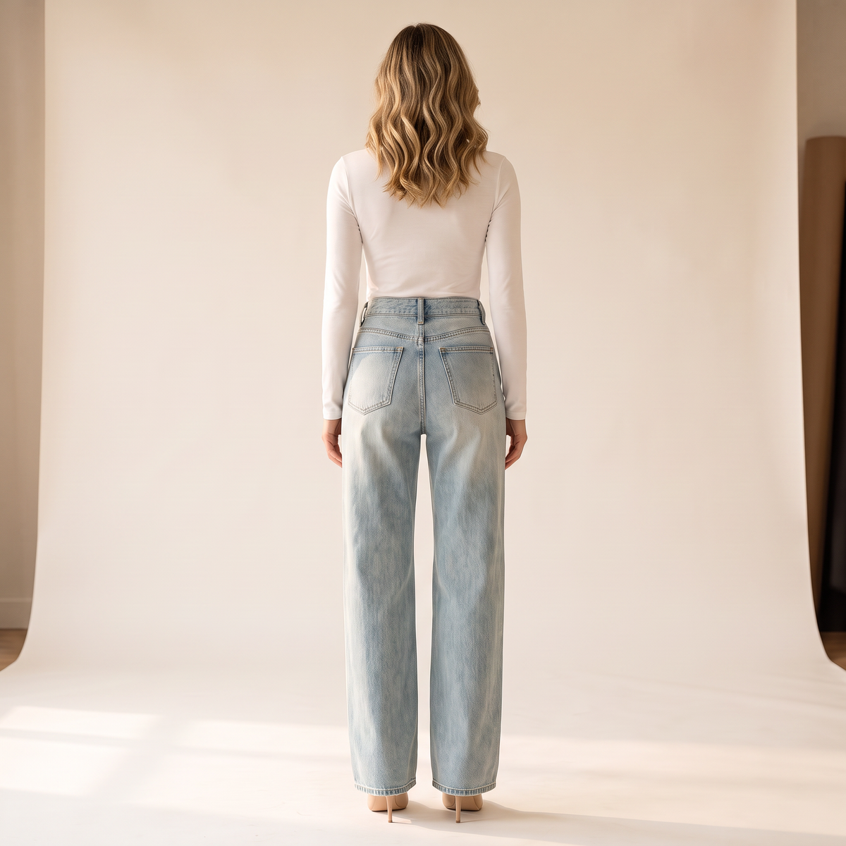 Rosenda jeans met wijde pijpen en bloemenborduursel