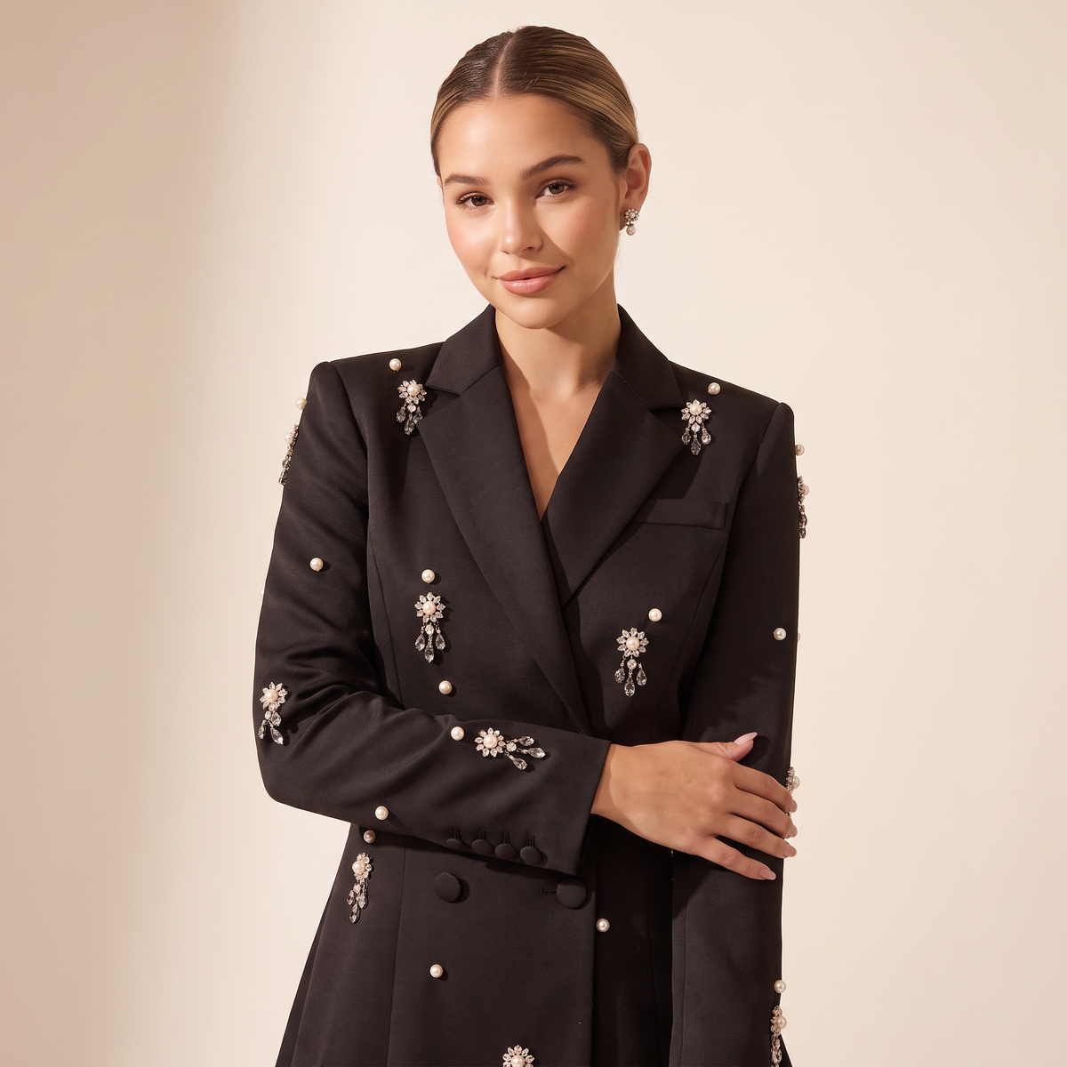 Lysandra uitlopende blazer met sierdetails