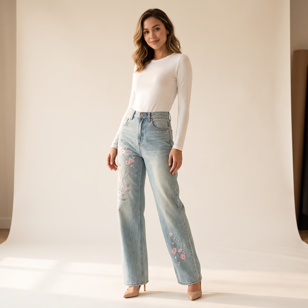 Rosenda jeans met wijde pijpen en bloemenborduursel