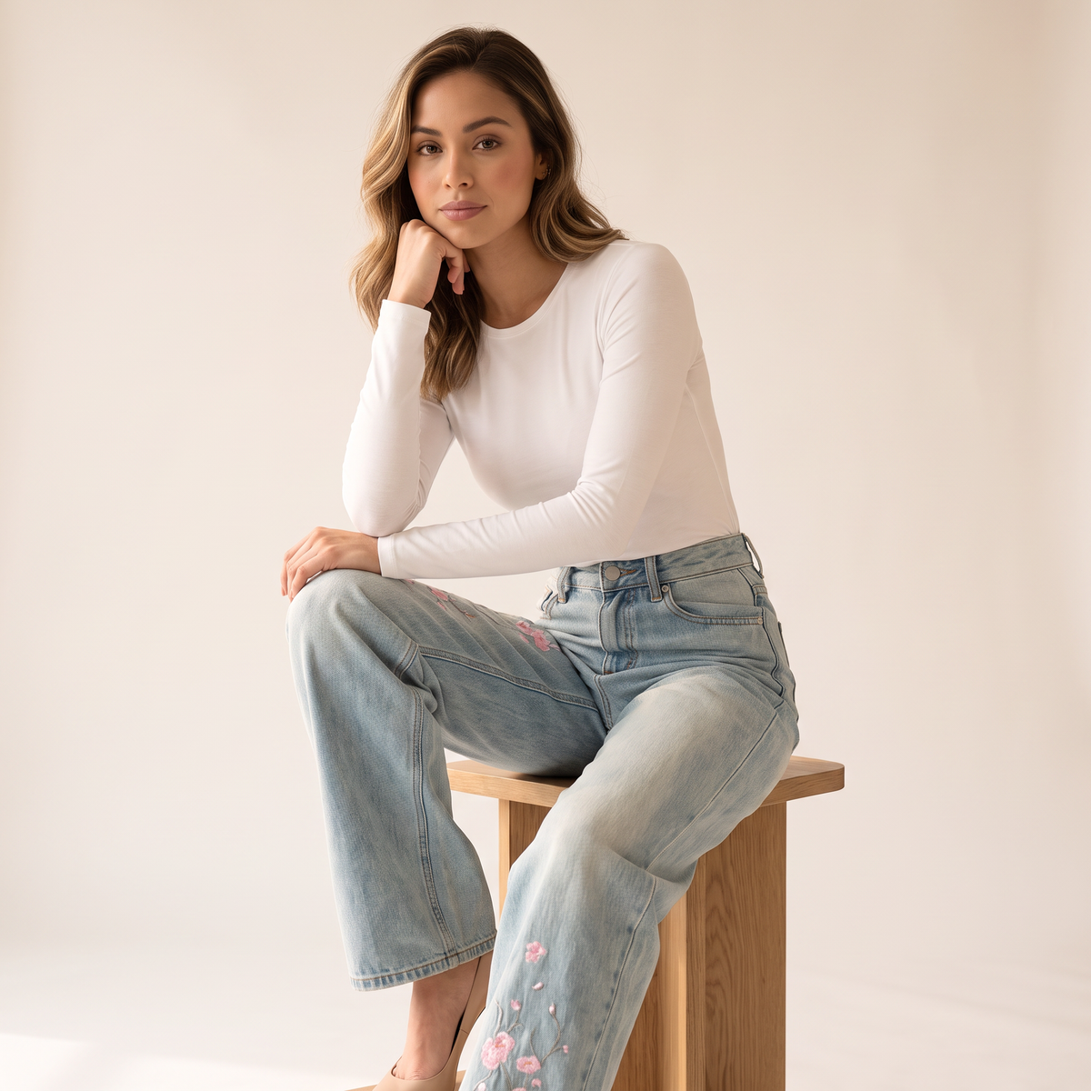 Rosenda jeans met wijde pijpen en bloemenborduursel