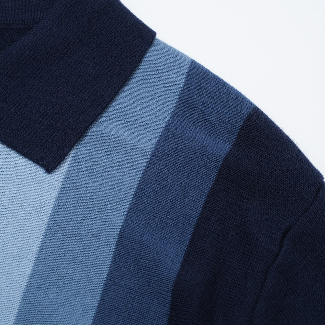 Men’s Short Sleeve Knit Polo Shirt With Vertical Blue And White Stripe Pattern