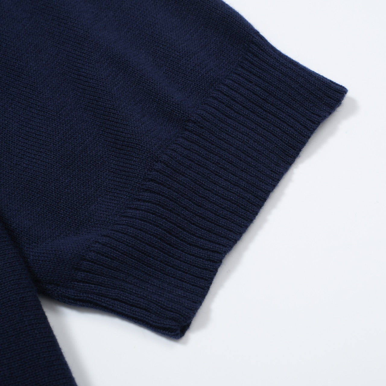 Men’s Short Sleeve Knit Polo Shirt With Vertical Blue And White Stripe Pattern