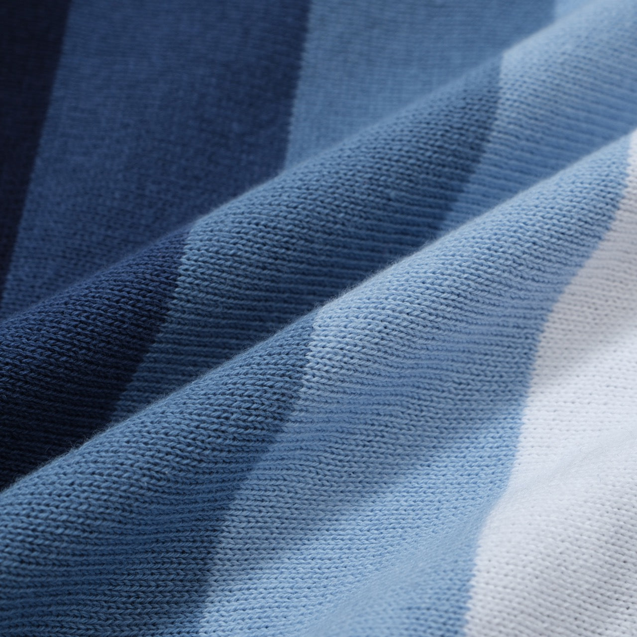 Men’s Short Sleeve Knit Polo Shirt With Vertical Blue And White Stripe Pattern