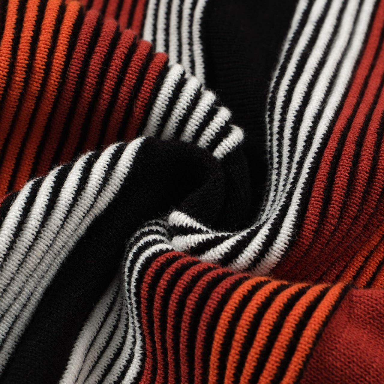 Men’s Black Knit Short Sleeve Polo Shirt With Vertical Stripe Pattern And Zip Collar