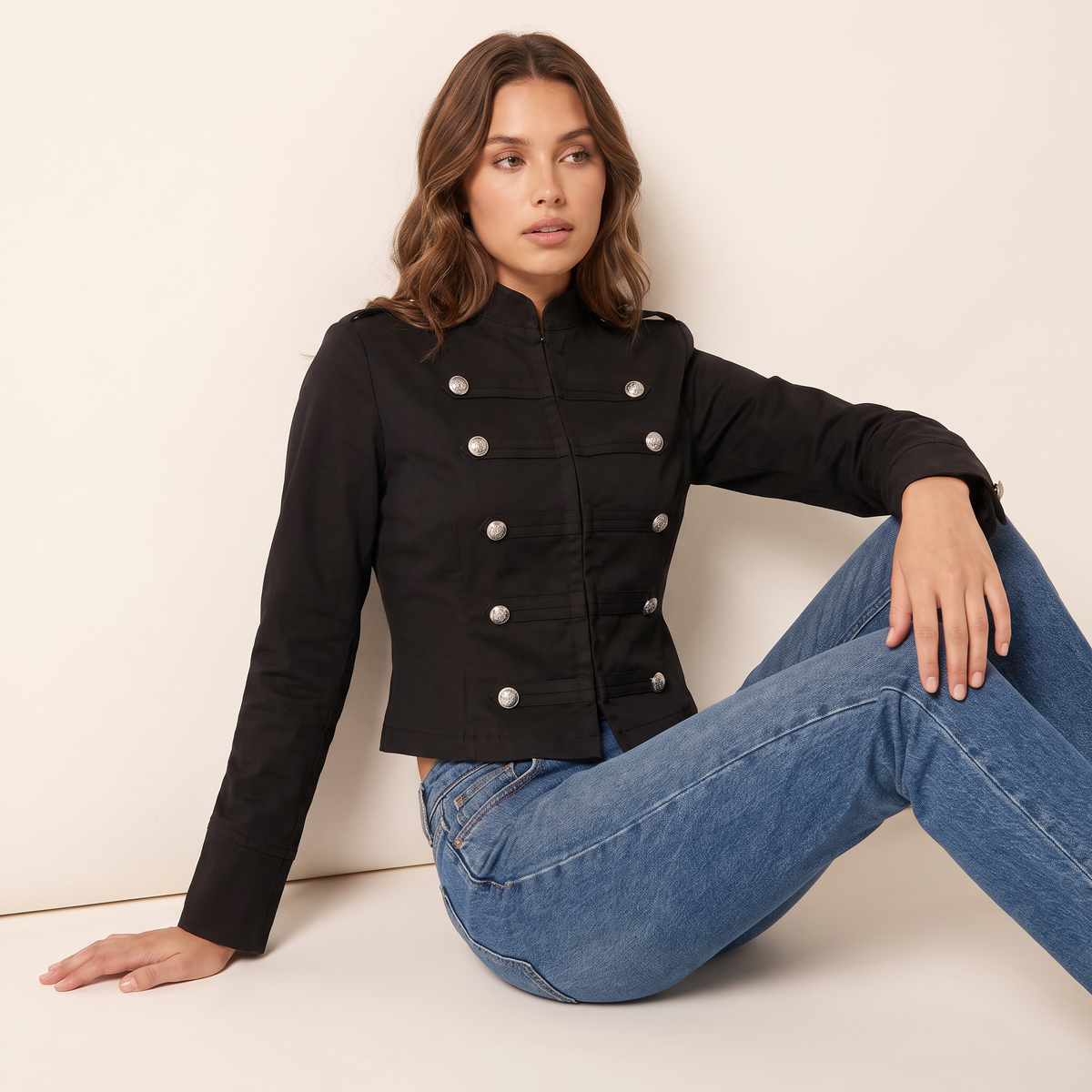 Ravena jack met knoopdetails