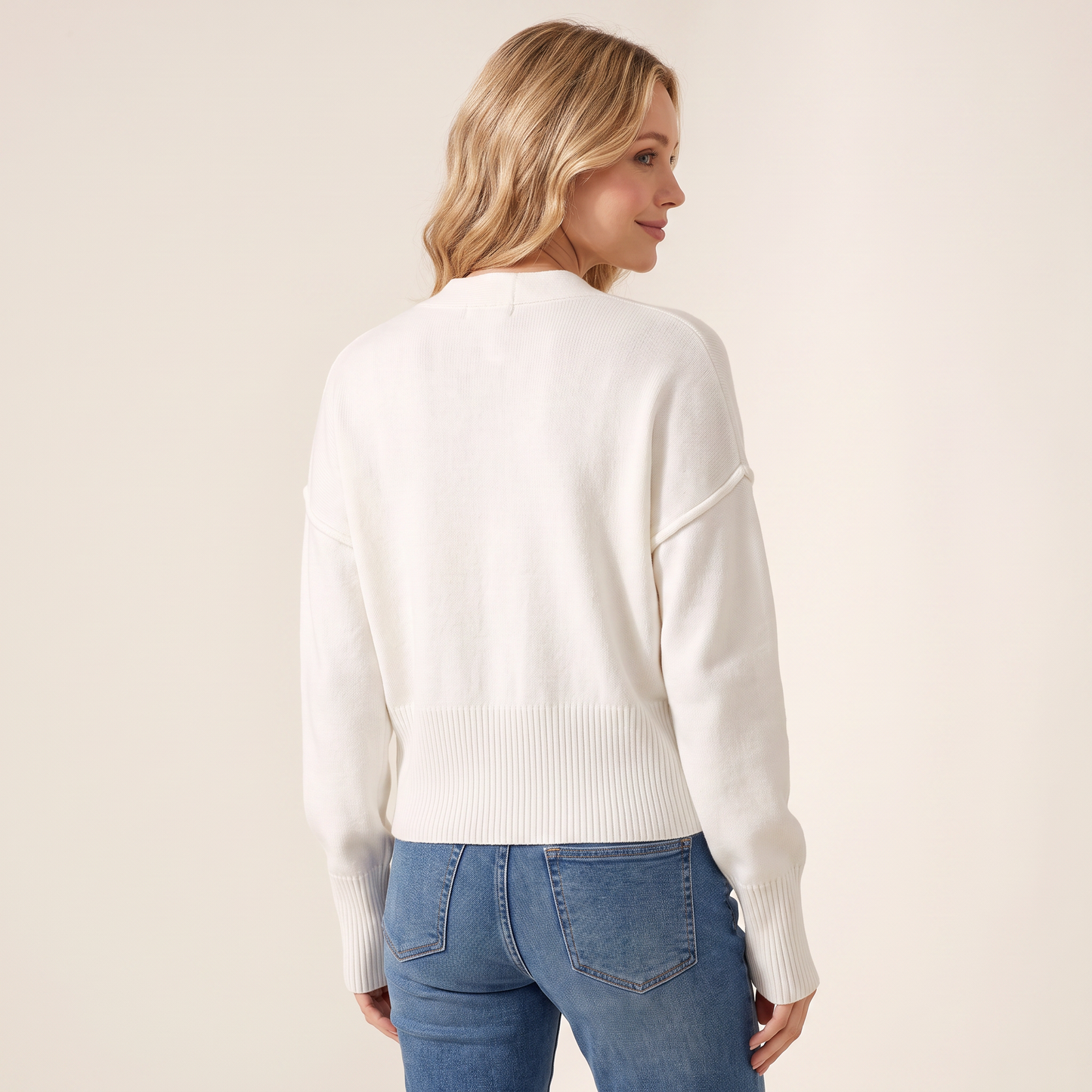 Elowen vest met goudkleurige knoop
