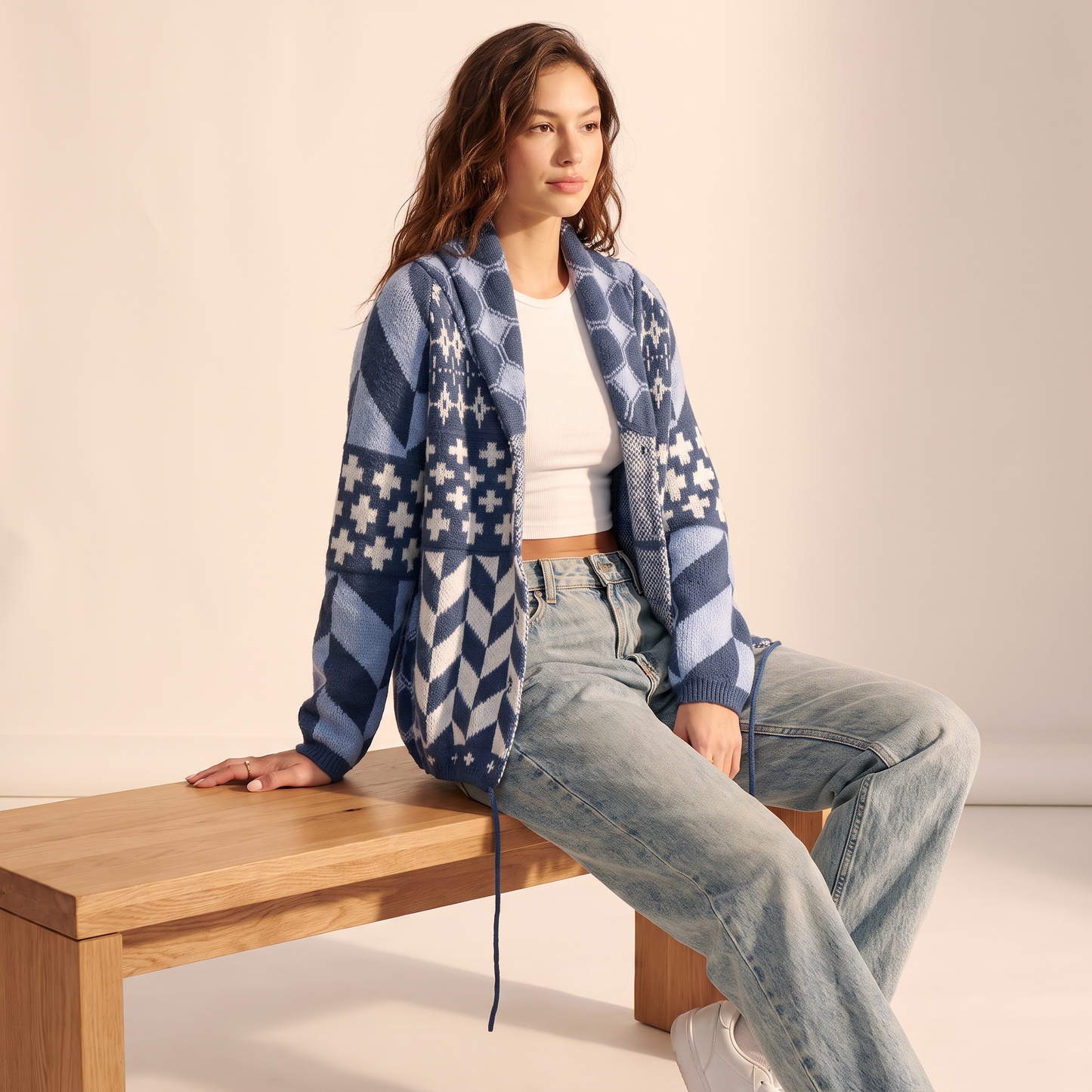 Saskia vest met geometrisch dessin en trekkoord