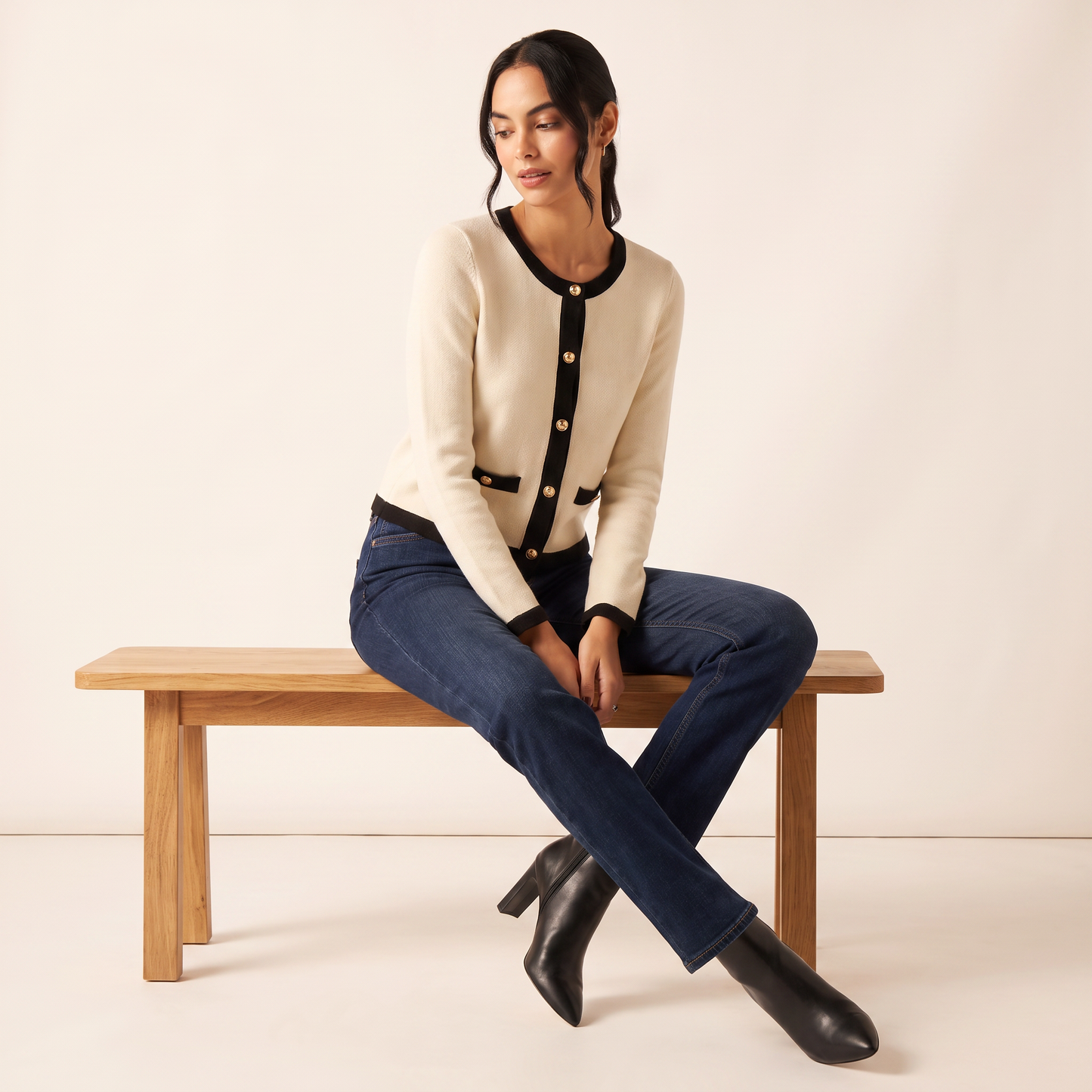 Camille vest met contrasterende bies