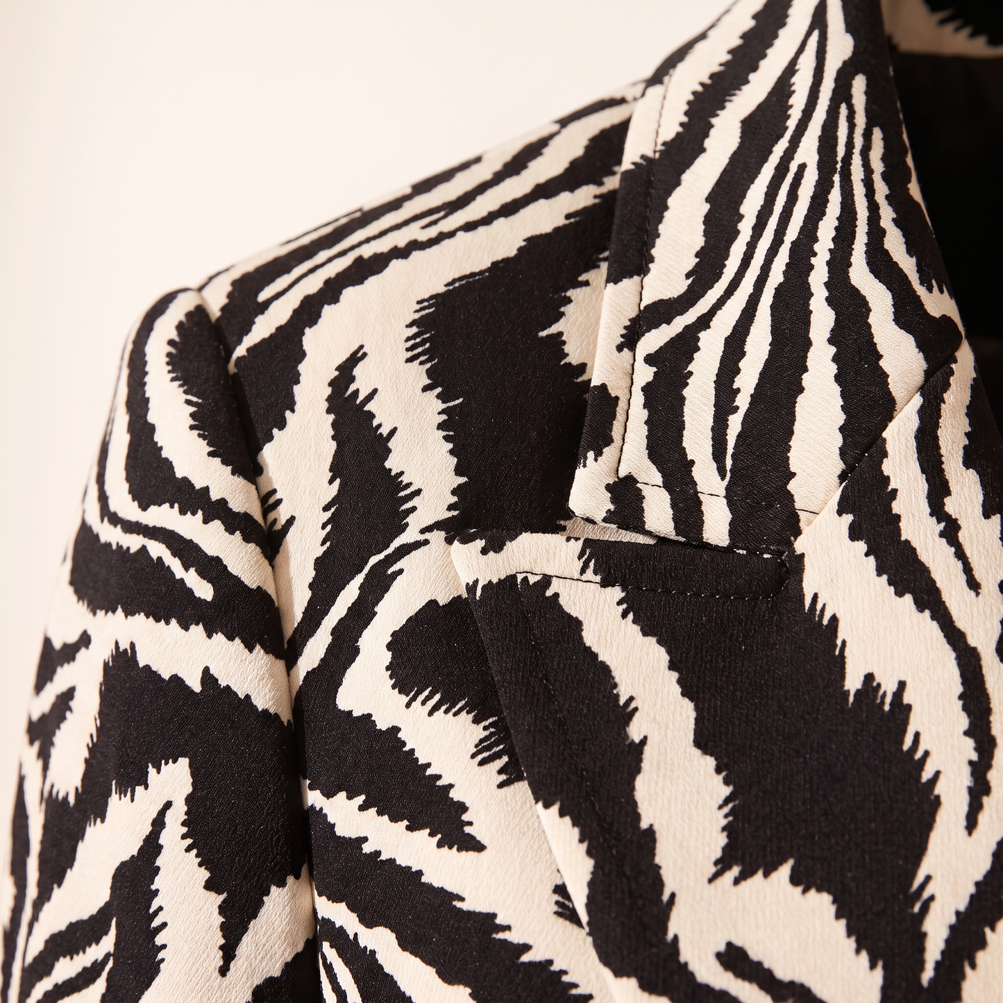 Ottilie Blazer met Zebraprint