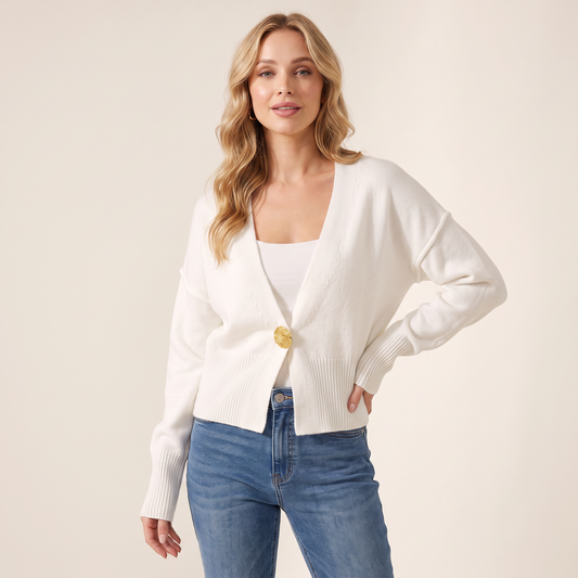 Elowen vest met goudkleurige knoop