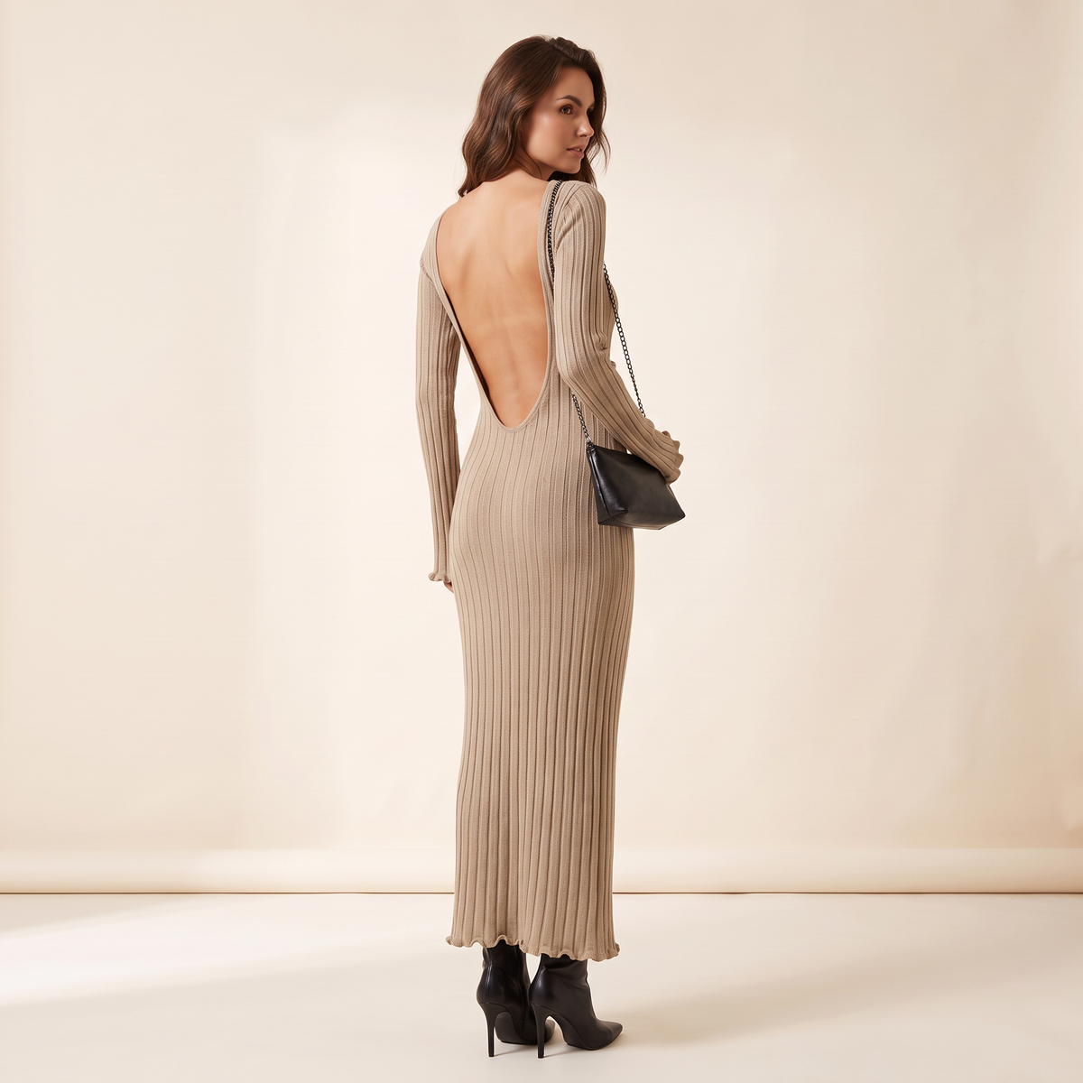 Solenne geribde maxi-jurk met open rug