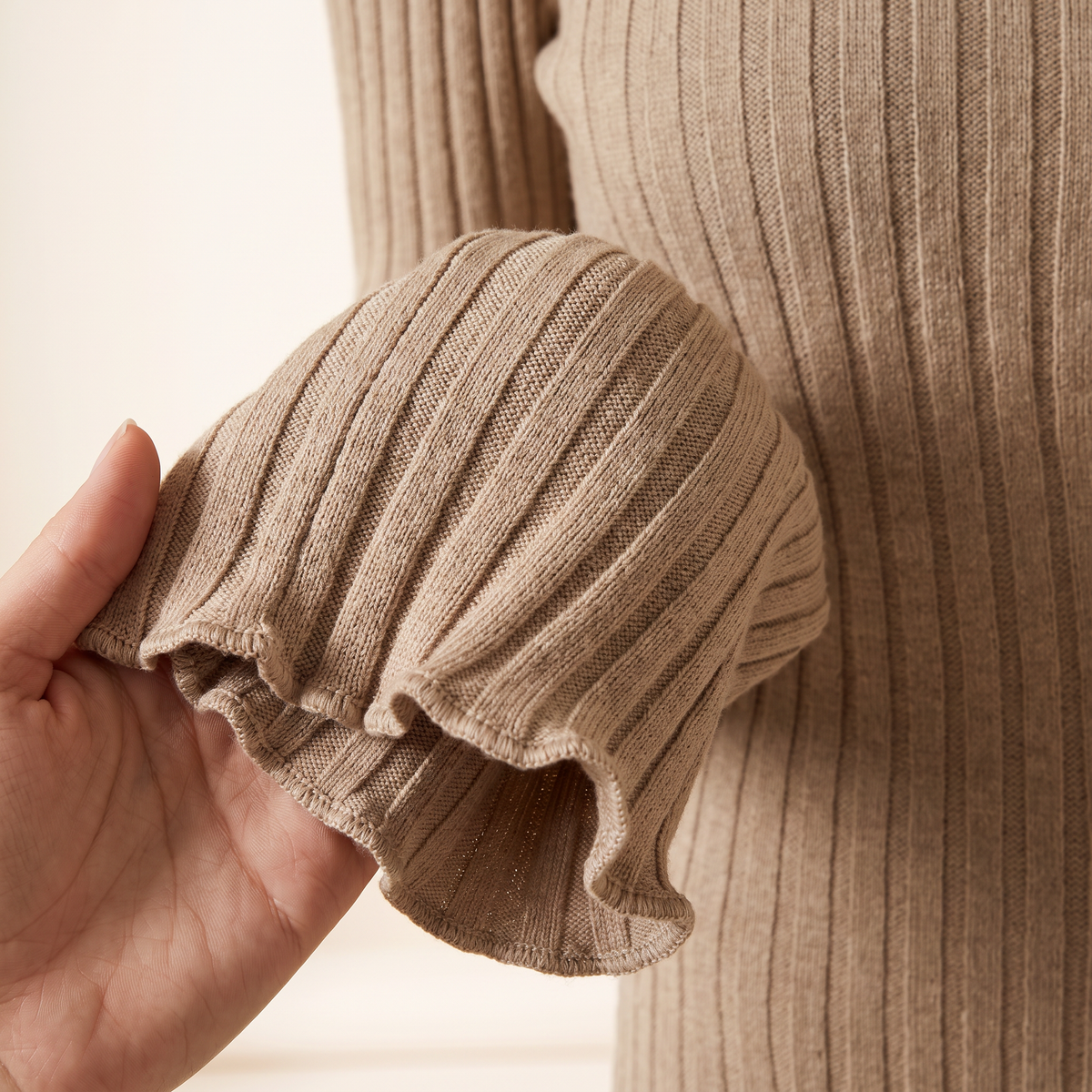 Solenne geribde maxi-jurk met open rug