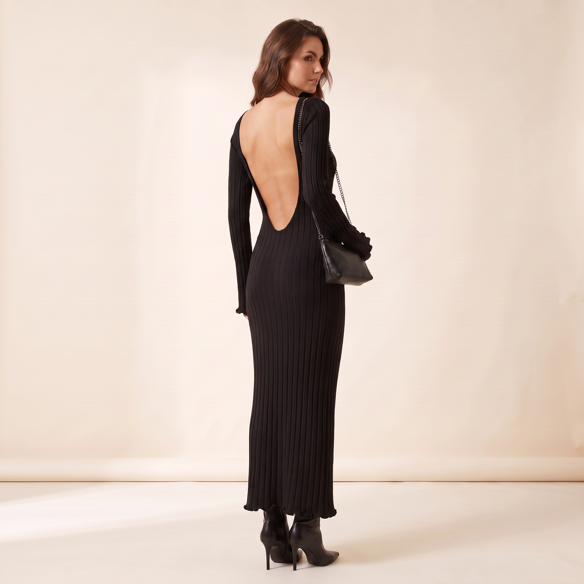 Solenne geribde maxi-jurk met open rug