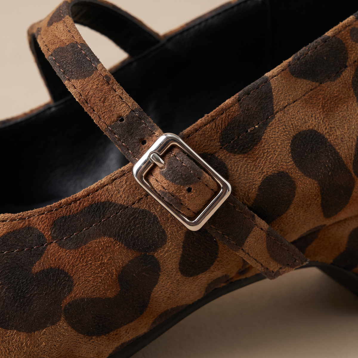 Tavessa puntige Mary Jane-pumps