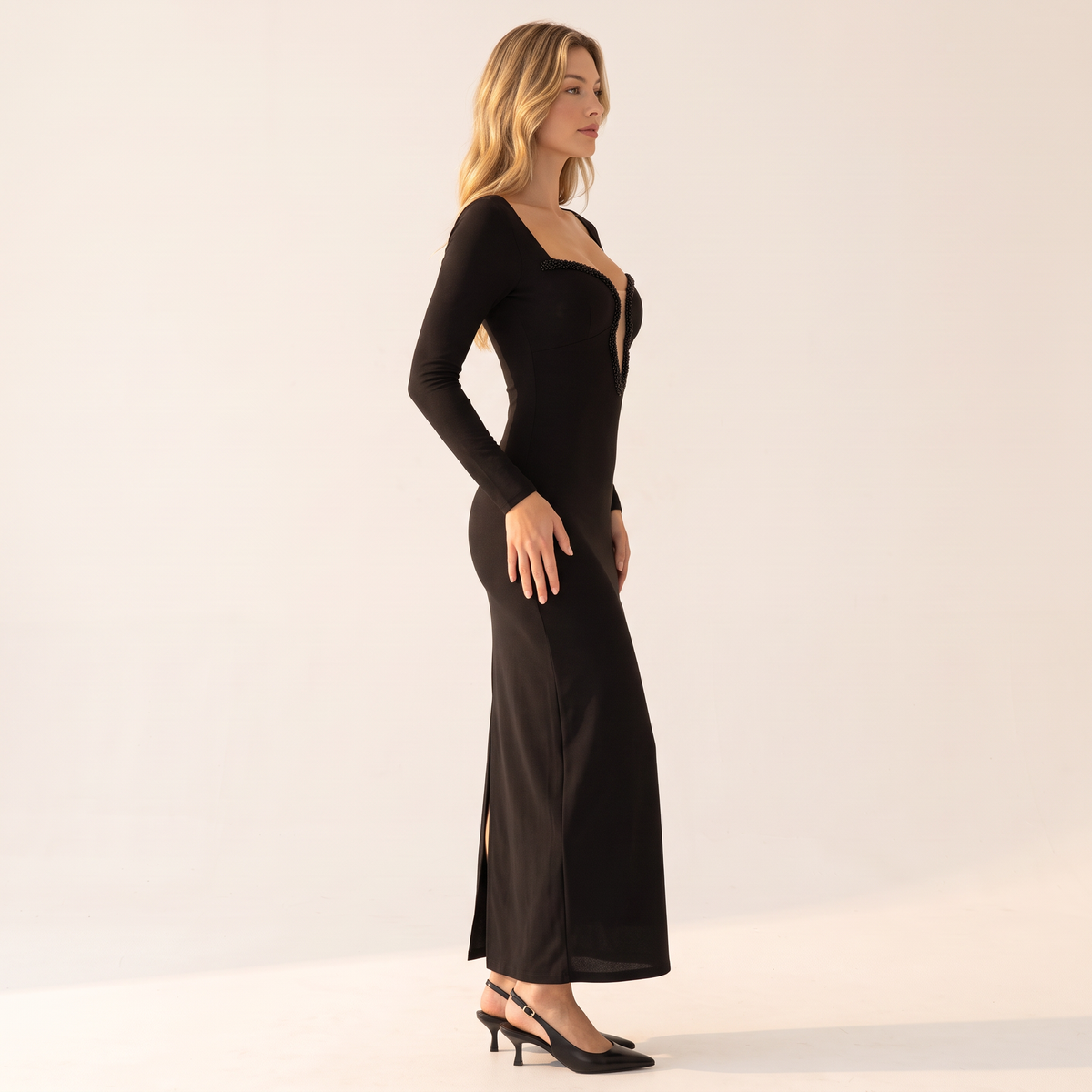 Zephira Zwarte Maxi-Jurk met Diepe Halslijn