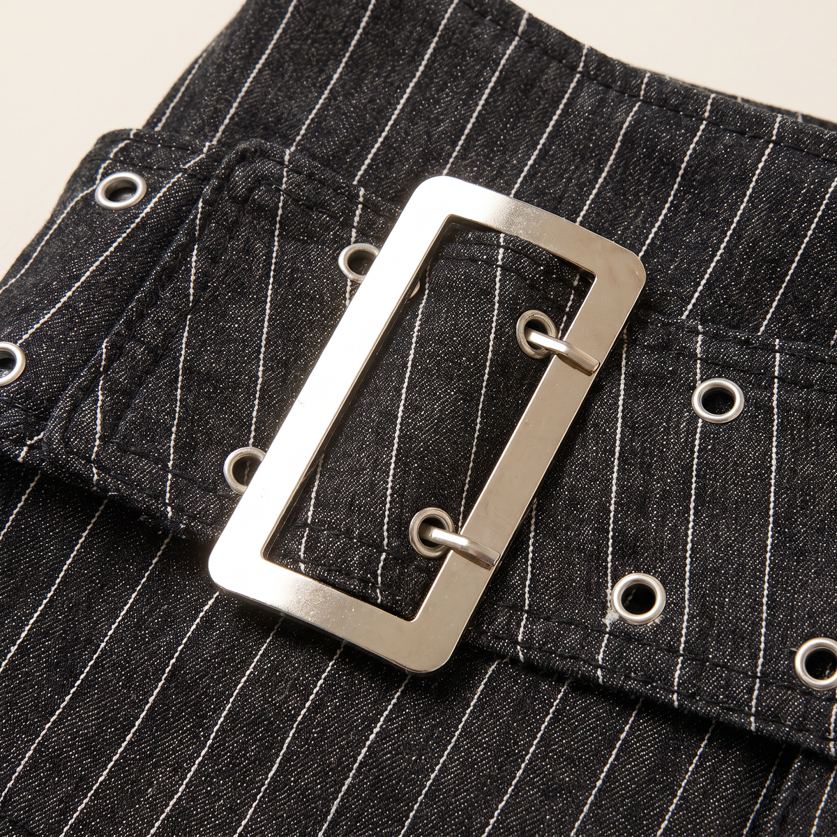 Zevra krijtstreep hotpants met gesp