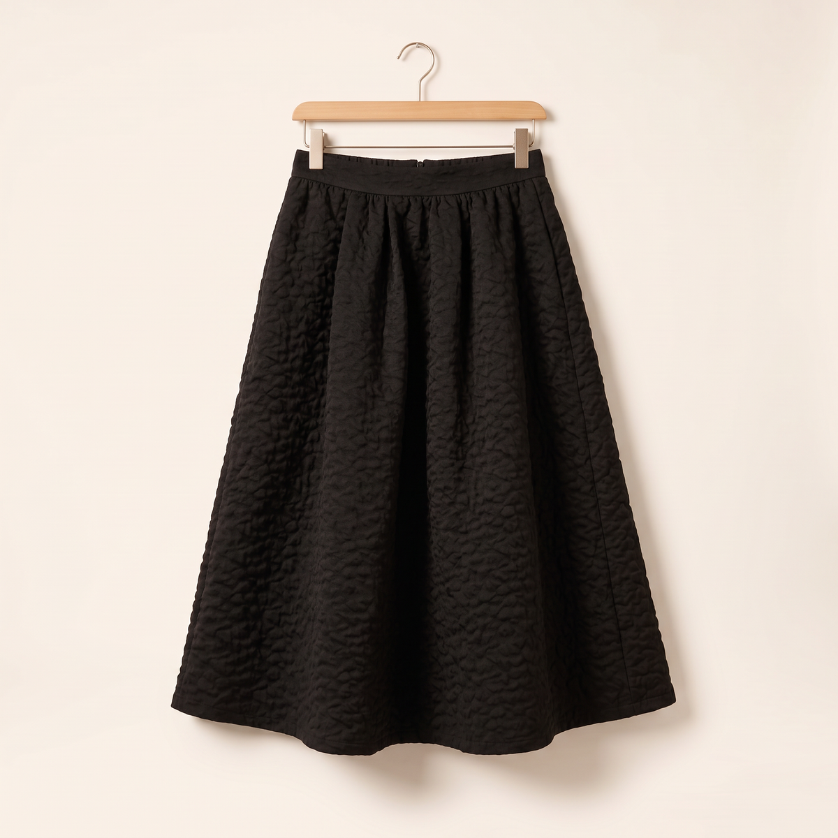Zinnara Zwarte Maxi-Rok met Textuur en Plooien