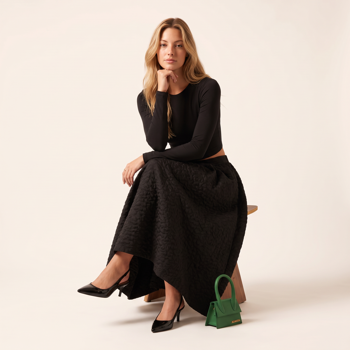 Zinnara Zwarte Maxi-Rok met Textuur en Plooien