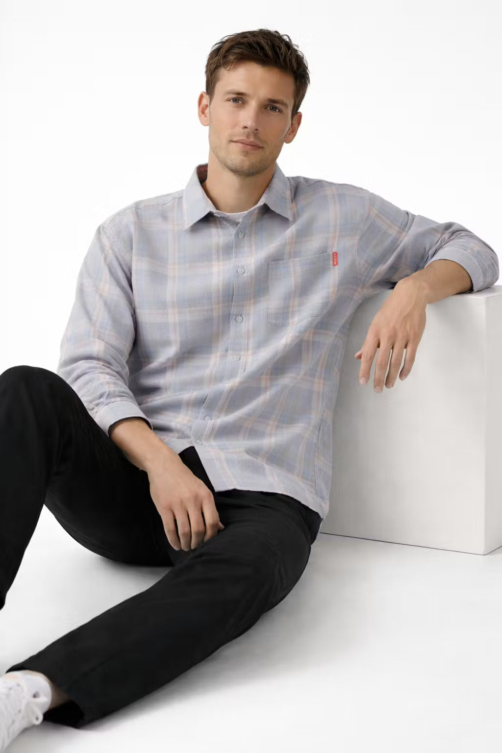 Men’s Light Plaid Long Sleeve Button Up