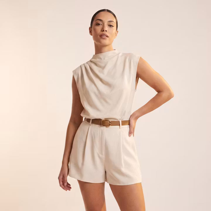 Amara romper met gedrapeerde schouders