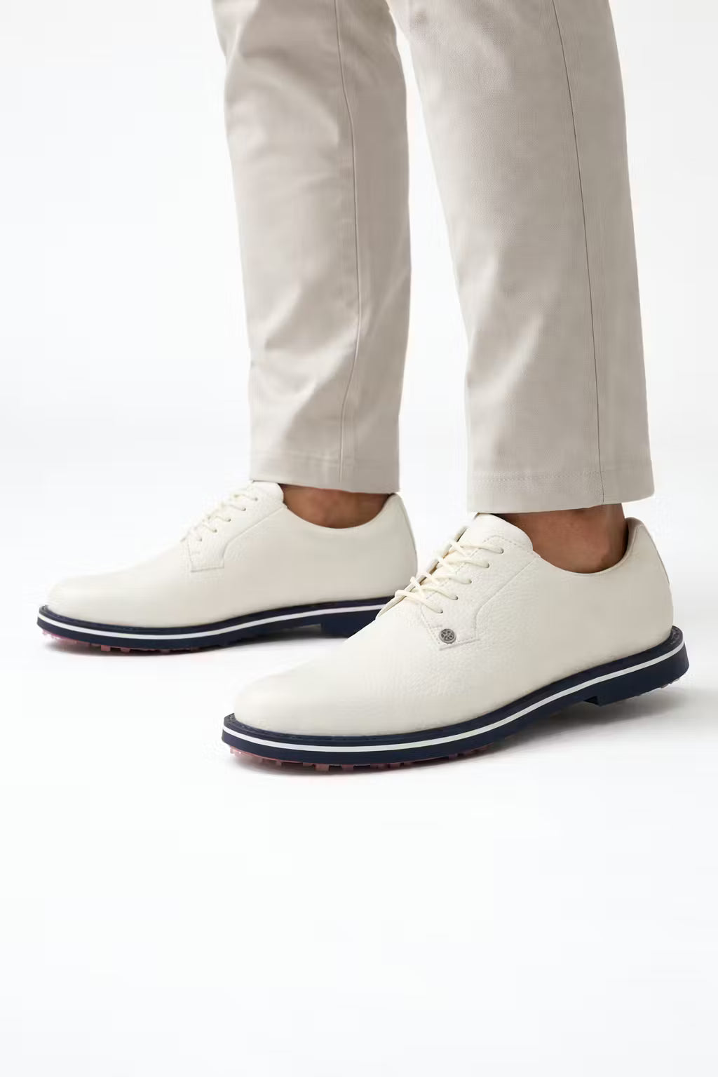 Classic Grip Sole Golf Shoes