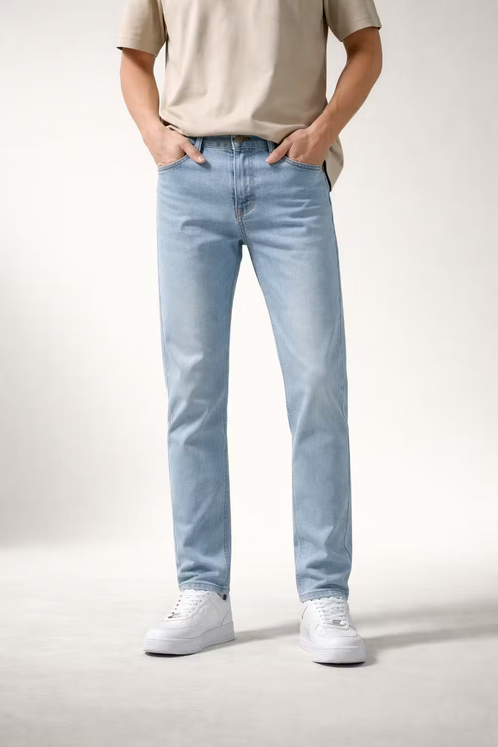 Men’s Light Wash Straight Fit Denim Jeans
