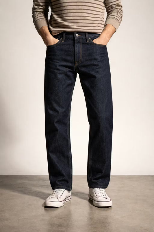 Donkere indigo denim broek met taps toelopende pijpen