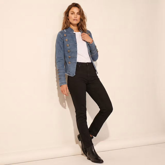 Elodie Jas met Sierknopen