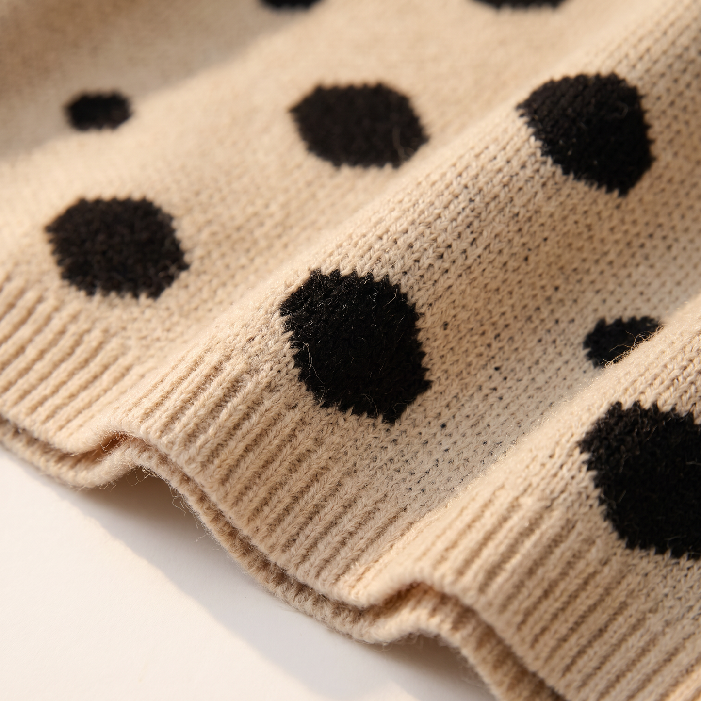 Orla gebreide pullover met stippen