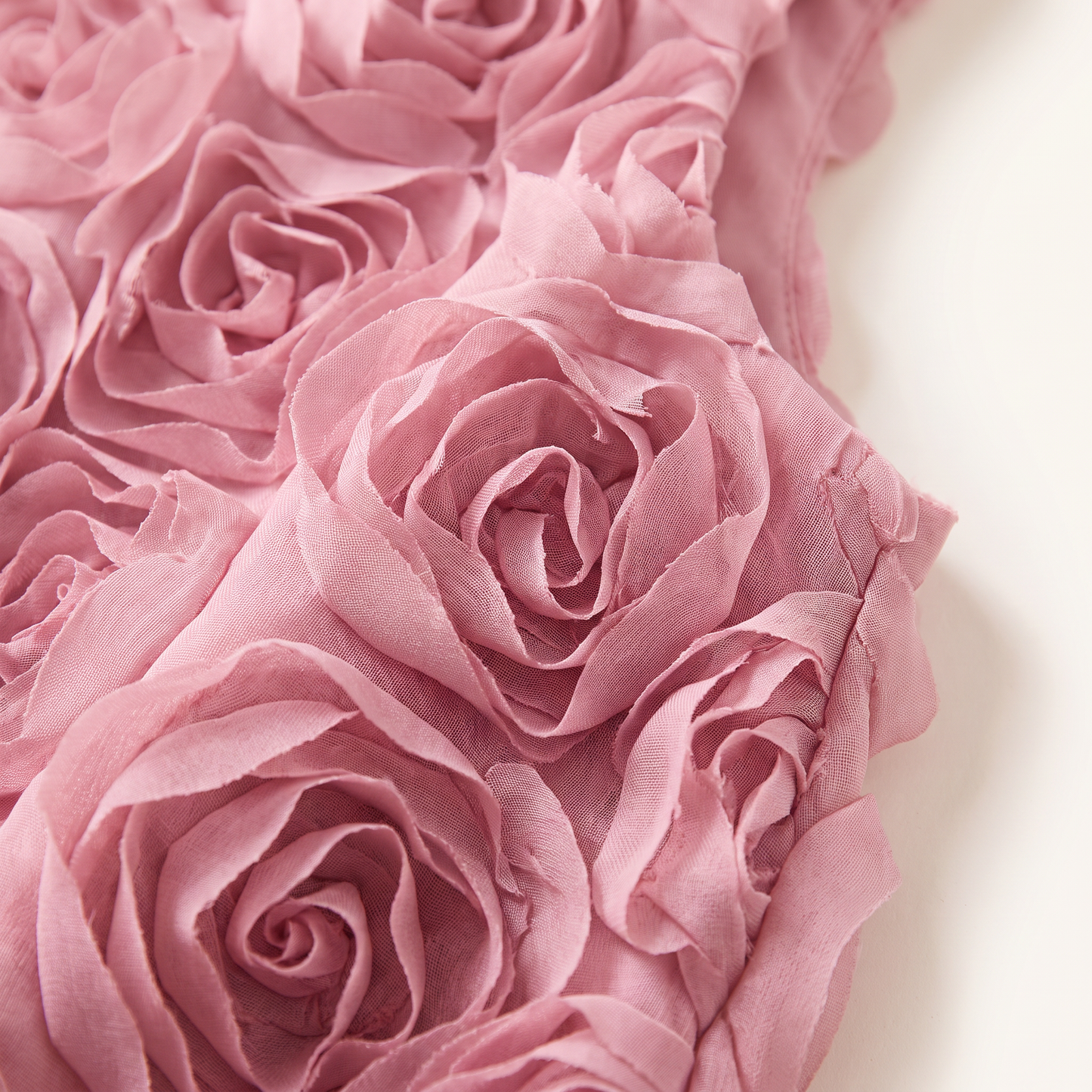 Roselle chiffontop met 3D-bloemen