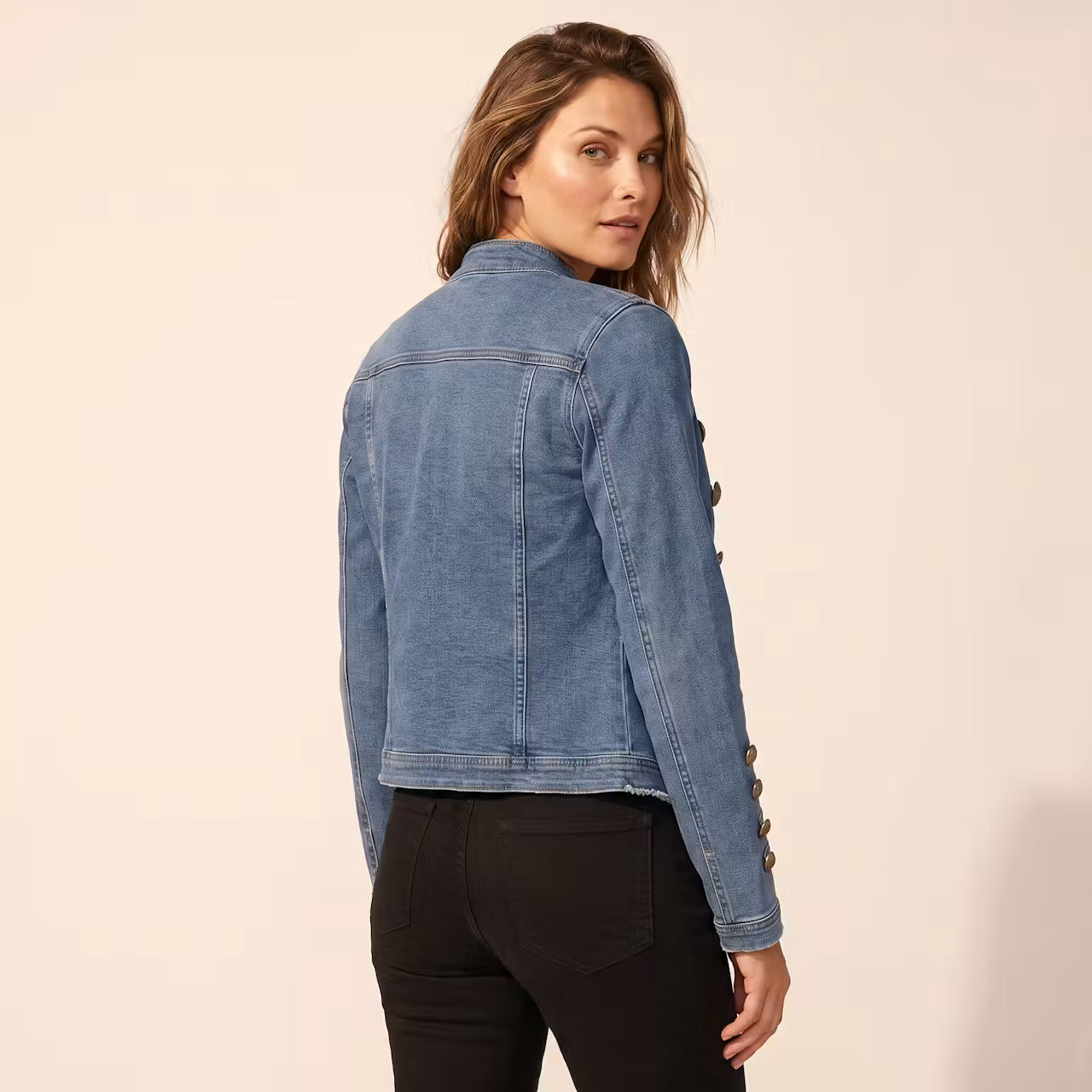 Elodie Jas met Sierknopen