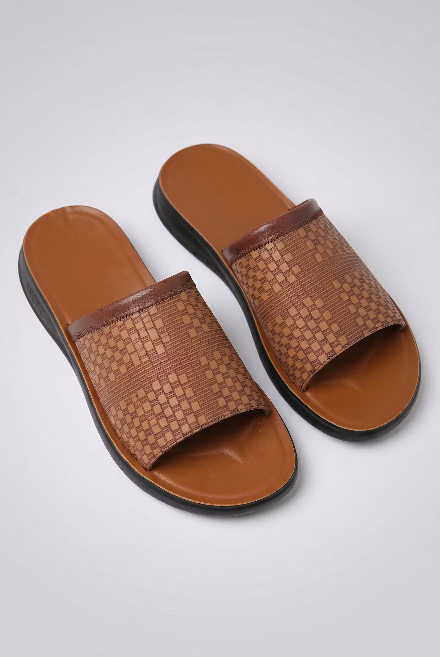 LoungeLux Comfort Slides