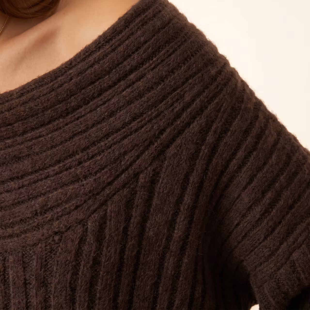 Amara Gebreide Off-Shoulder Trui