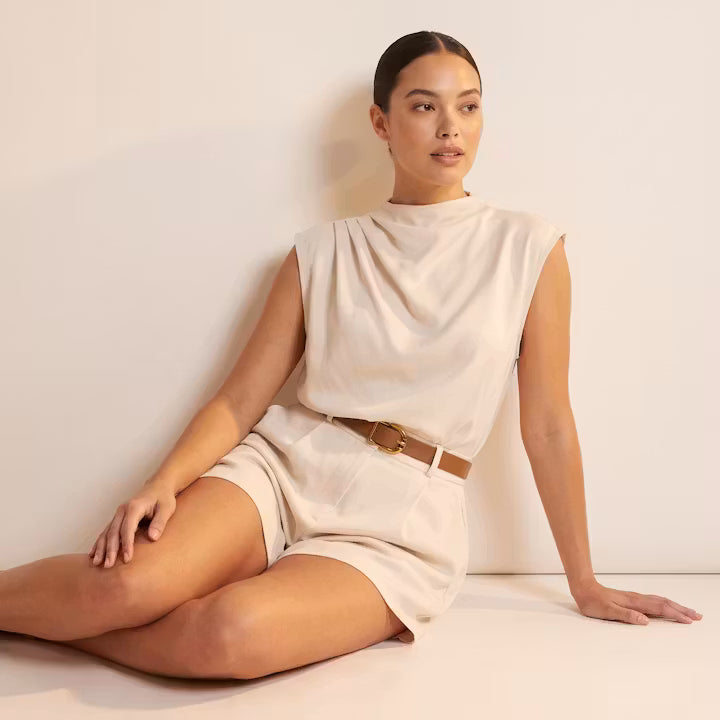Amara romper met gedrapeerde schouders