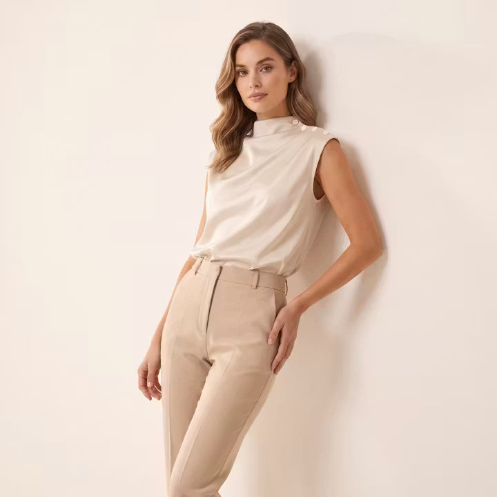 Celine Mouwloze Top met Knoopkraag
